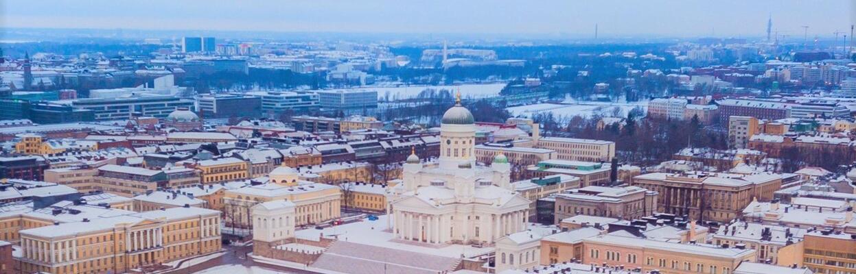 Näkymä talvisesta Senaatintorista.