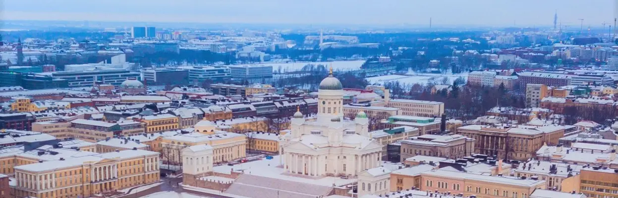 Näkymä talvisesta Senaatintorista.